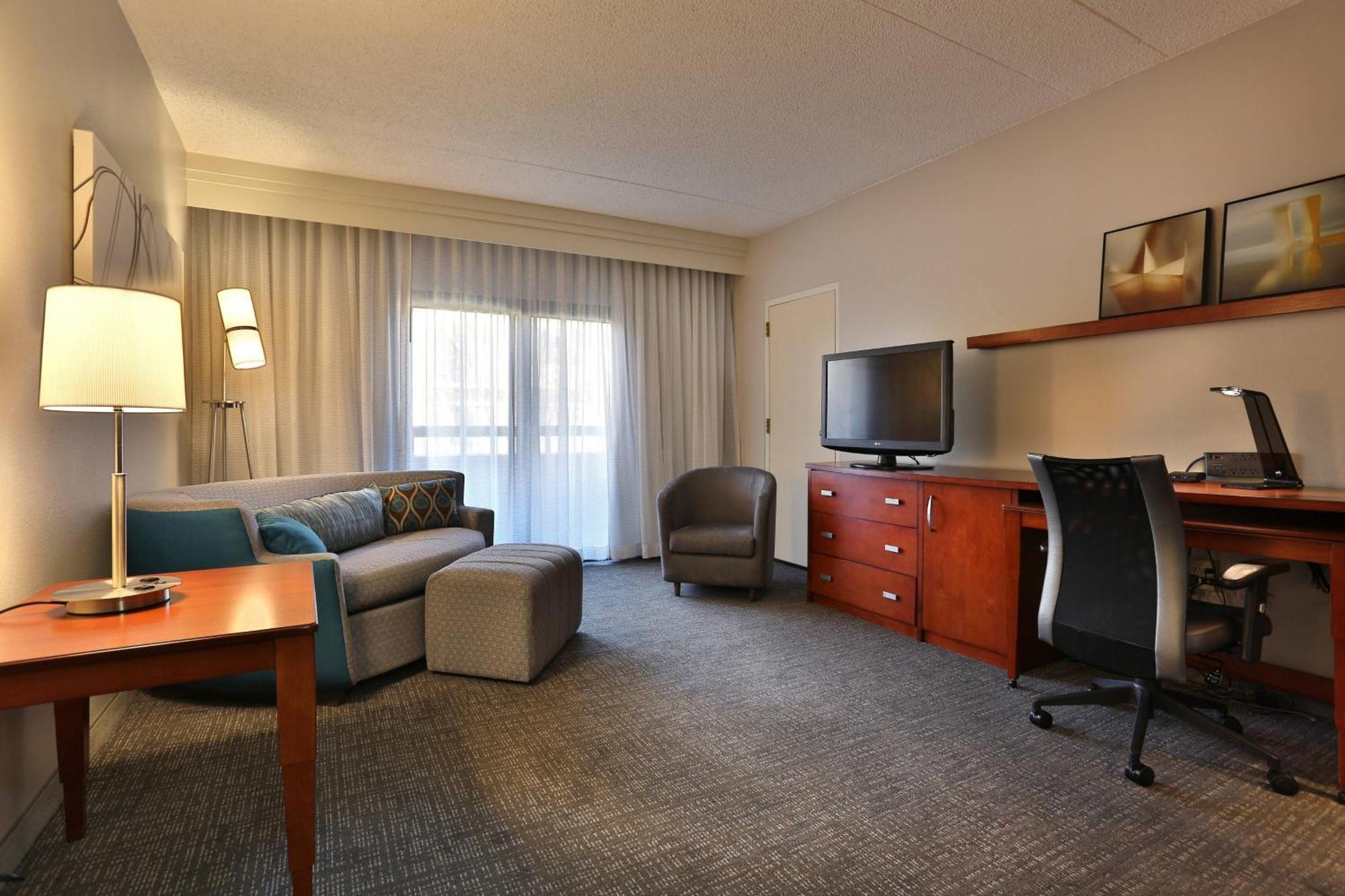 Courtyard 3* Montgomery