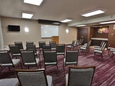 Courtyard 3*